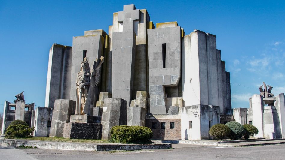 Generan preocupación e indignación los episodios de robos y de vandalismo que se suceden en nichos y bóvedas del Cementerio Municipal.  FOTOS ANGIE DÍAZ JACQUOT 