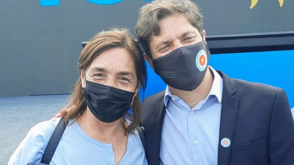 El gobernador Axel Kicillof ayer en un acto junto a la concejal y una de las precandidatas del Frente de Todos en esta ciudad, María Inés Laurini.. PRENSA/FRENTE DE TODOS