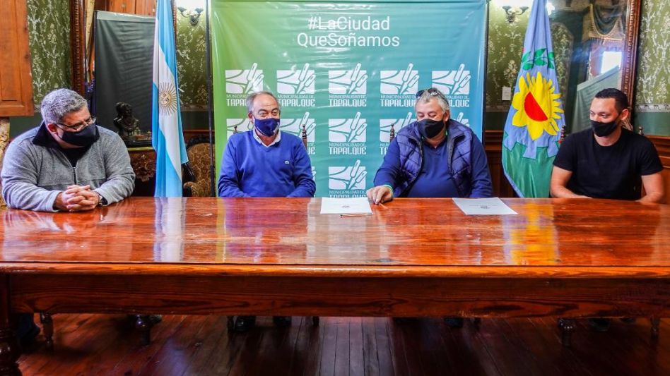 Firma de un convenio por   espacios de trabajo para   los bomberos voluntarios 