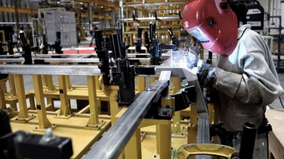 El Gobierno destacó el crecimiento de la industria y habló de "dos modelos en pugna"