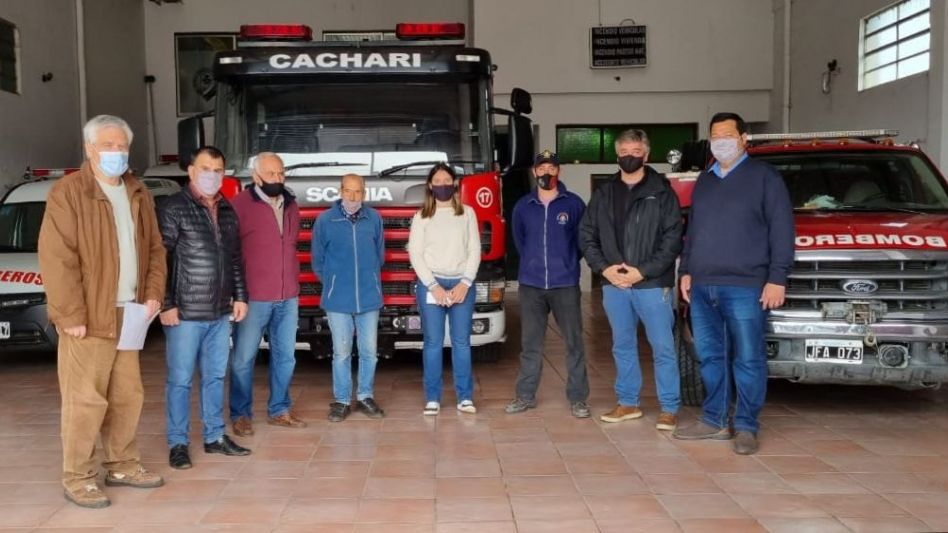 El intendente visitó instituciones y entregó un subsidio a los Bomberos Voluntarios