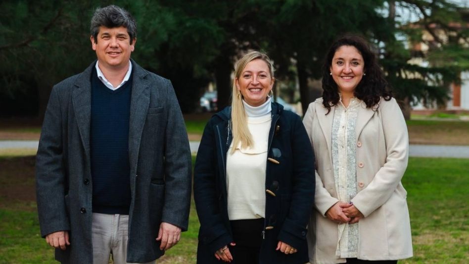 Román Ros, Vanesa Fernández y Lucrecia Baliño, precandidatos a concejales y a consejera escolar respectivamente por Vamos con Vos Azul.