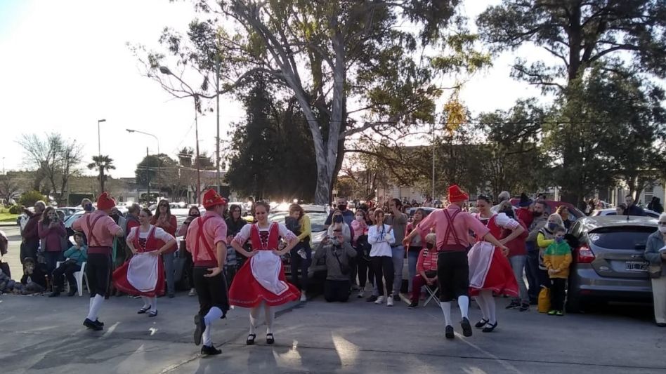 ?El Ballet de la Dulce Vida? estuvo presente con tres parejas mostrando bailes típicos de esta región. 
