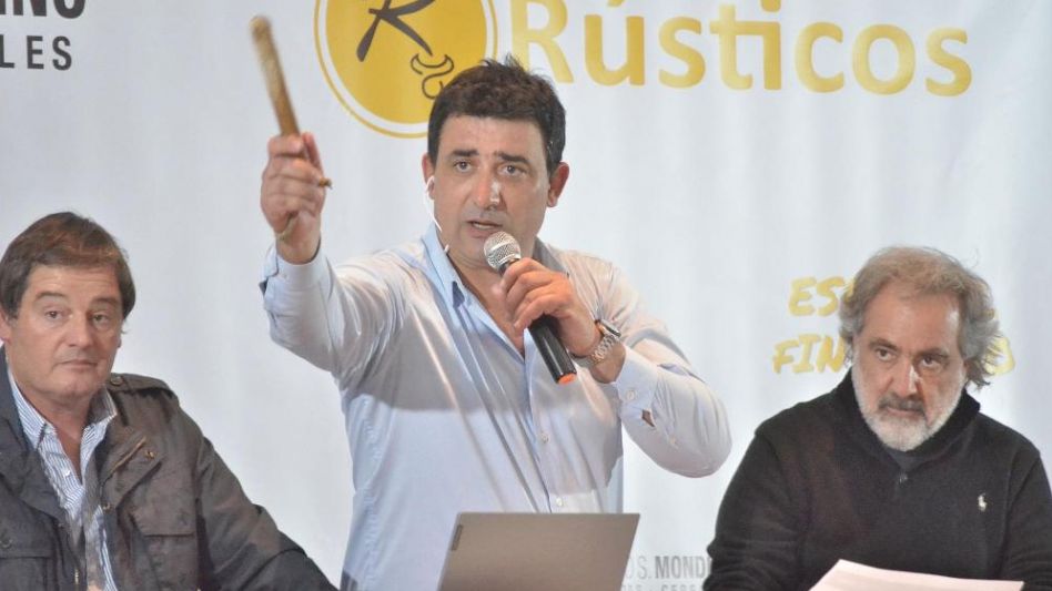 Juan García, Roberto Mondino y Sergio Amuchategui trabajando en la SRA.