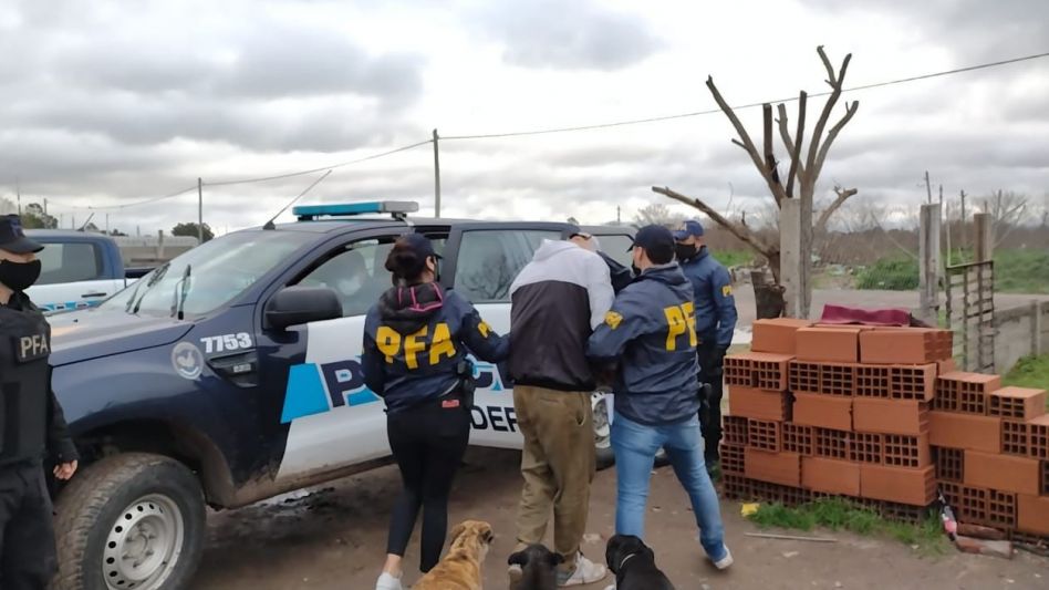 Acusado de comercializar estupefacientes al menudeo, un azuleño permanece detenido. 