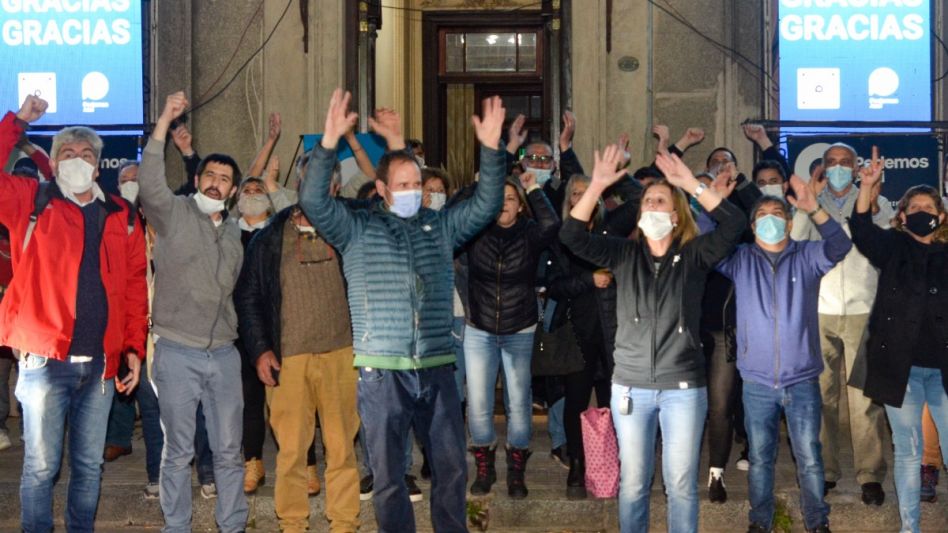 Ha surgido un nuevo espacio político. Proviene del vecinalismo, se llama Podemos Azul y con los resultados de ayer se convirtió en otro de los ganadores de la jornada electoral a nivel local.