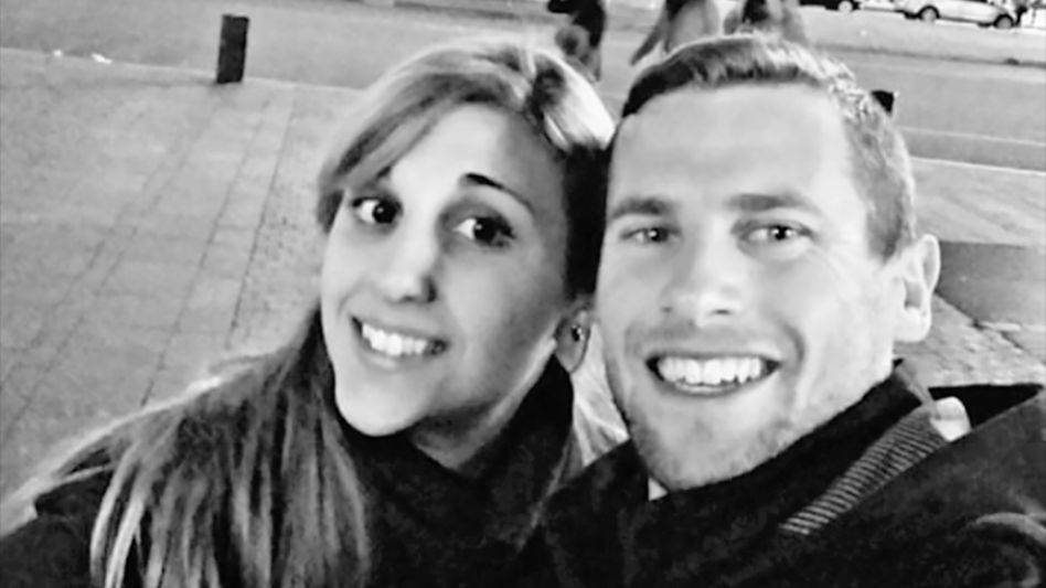 Junto a su mujer, también azuleña. Trabaja en el hospital María Ferrer siendo cirujana torácica, que siempre está acompañándome en los desafíos que me pongo.