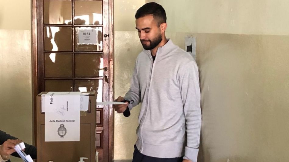 Elías Masson, precandidato a concejal de Avanza Libertad, votó en Chillar. La lista que integró participará en las legislativas del 14 de noviembre próximo. EL TIEMPO