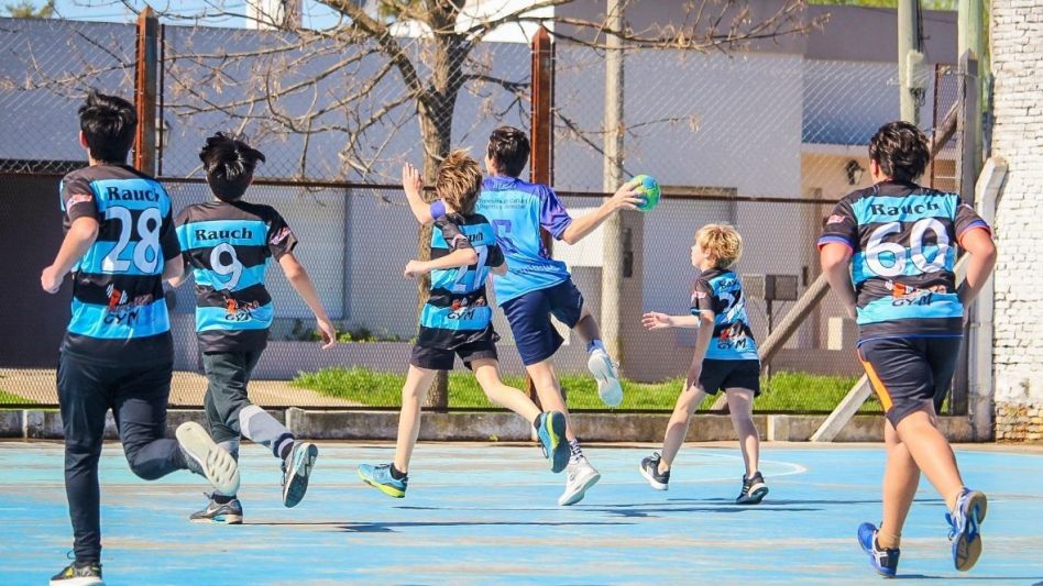 Las delegaciones femenina y masculina de Riestra clasificaron para disputar la próxima etapa de los Juegos Bonaerenses. MUNICIPALIDAD DE TAPALQUÉ