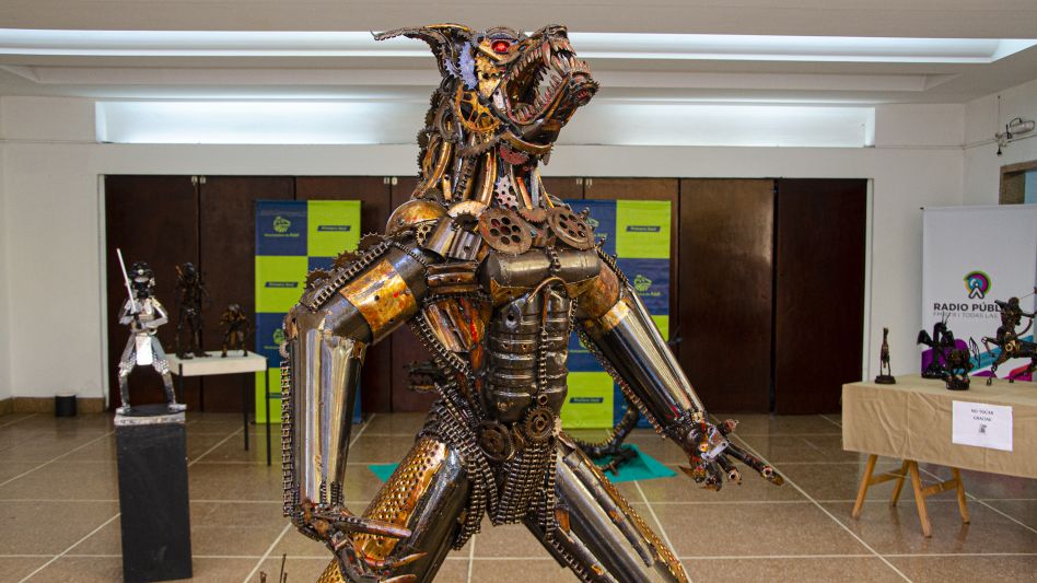 Una de las tantas esculturas que están en el Complejo Cultural San Martín.  NACHO CORREA  