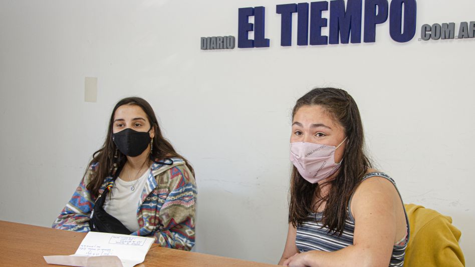 Oriana Abitante y Sofía Cottini ayer cuando visitaron la redacción de diario EL TIEMPO. NACHO CORREA