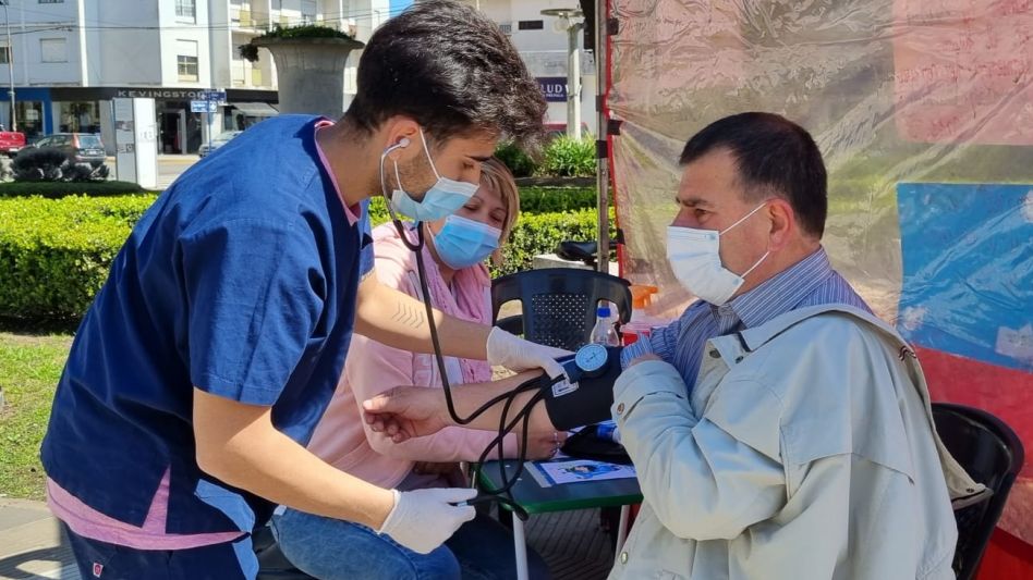 Se desarrolló en la Plaza San Martín una jornada enmarcada en el Mes de Atención Primaria de la Salud. 