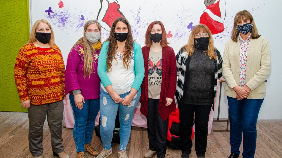 Gaby Roldán, Silvana Morón, Stella Marziotti, Vanesa Aguirre, Verónica Crisafulli y María Inés Flores, integrantes de la red que dialogaron con EL TIEMPO. FOTOS NACHO CORREA