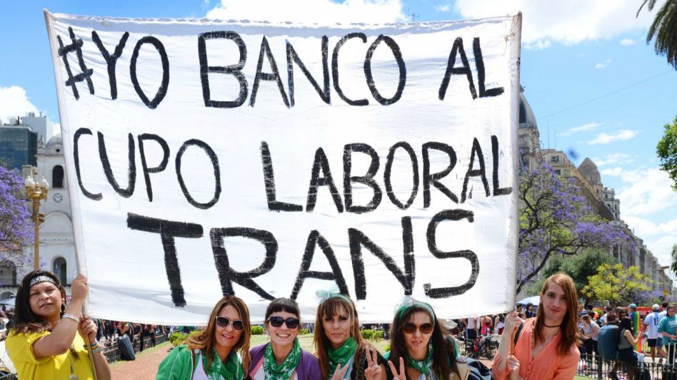 Reglamentan la ley de promoción de empleo para personas travestis y transexuales