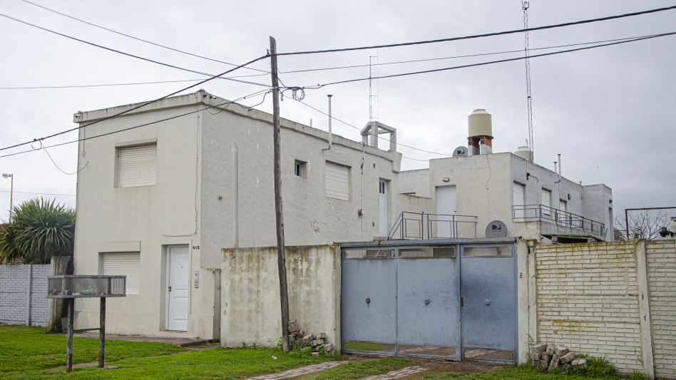 Un complejo habitacional ubicado sobre la calle Laprida de Azul.  NACHO CORREA