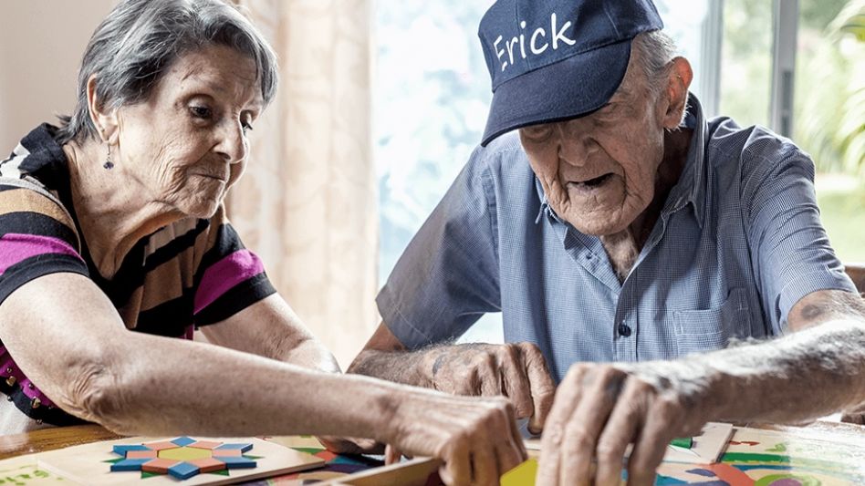 Presentan una guía para el abordaje de personas con Alzheimer
