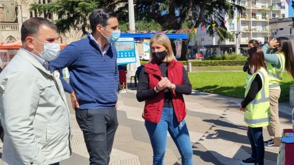 Bertellys junto a Maraschio -quien será designado como Secretario de Salud- y a Ficca, quien dejaría el Deliberante para ocupar el cargo de Subsecretaria de Gobierno. ARCHIVO/PRENSA MUNICIPAL