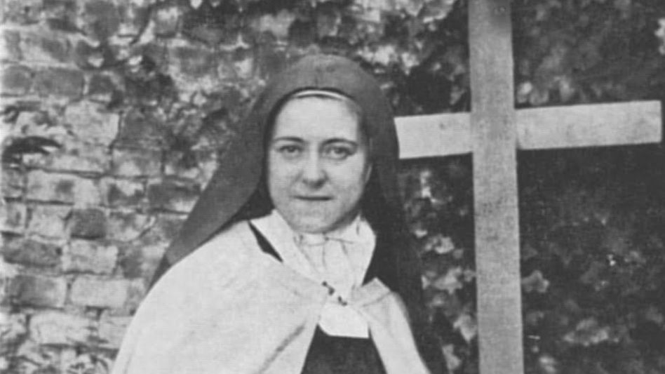 Teresa del Niño Jesús fue canonizada el 17 de mayo de 1925 por el papa Pío XI. 