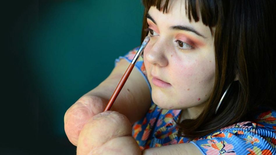 Maquillar sin manos: "Si todas las personas fuéramos iguales el mundo sería un embole"