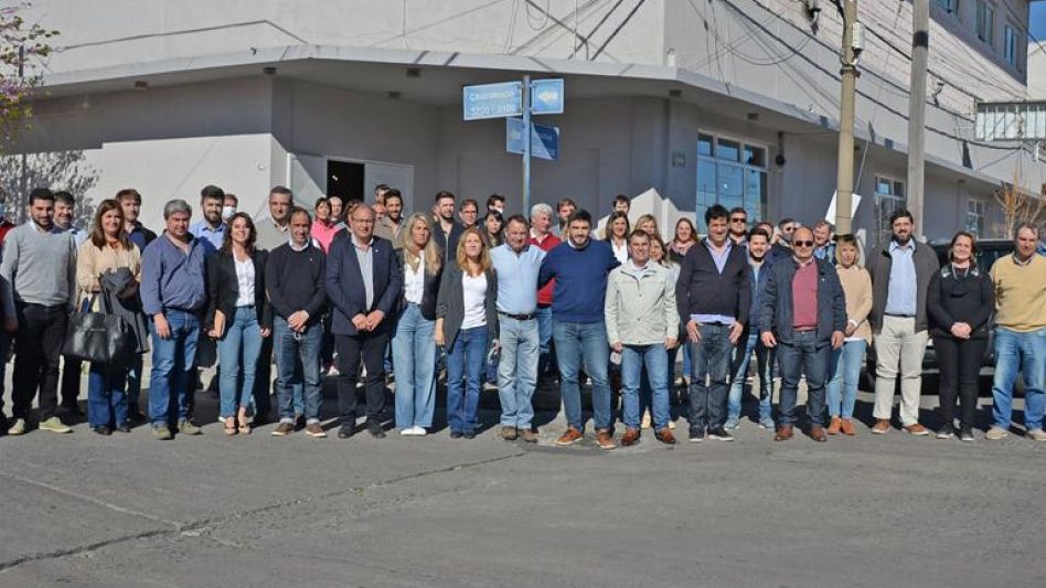 En la reunión de Juntos de la séptima sección electoral estuvo presente Hernán Bertellys y también Jorge Ferrarello y Lorena Mandagarán. PRENSA/JUNTOS