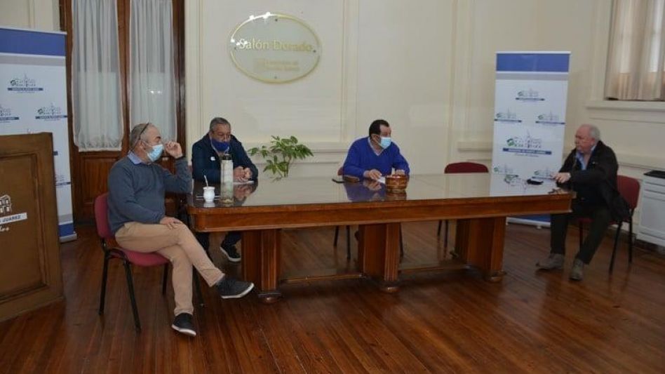  Días pasados el intendente Julio César Marini convocó a una reunión a distintos funcionarios para organizar los festejos y coordinar las actividades.