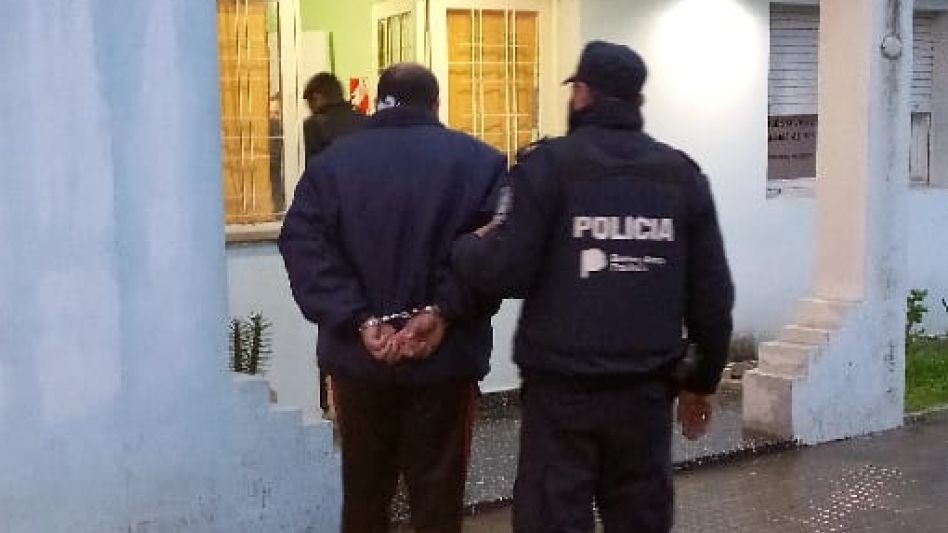 El acusado de estos hechos de violencia de género permanece en la Seccional Primera de Policía con asiento en Azul.  SUBCOMISARÍA CACHARÍ/PBA