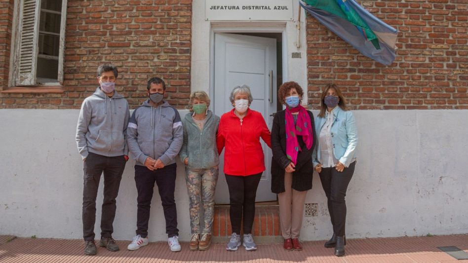Los distintos actores que fueron parte del proyecto que pudo hacer posible la conectividad para seis escuelas rurales, el día que charlaron con la prensa.        NICOLAS MURCIA