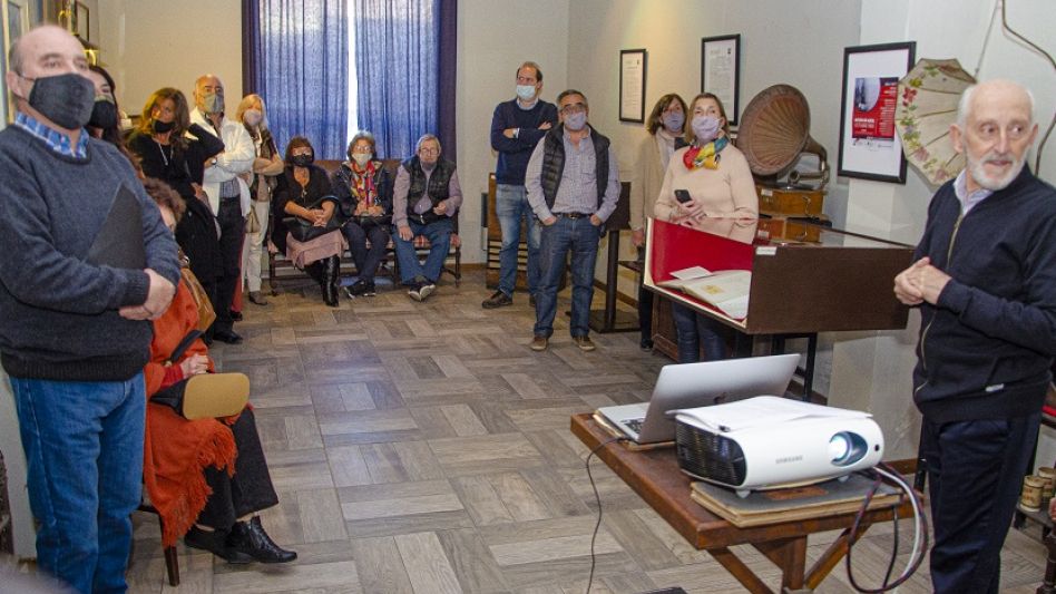 Ayer en el Museo Squirru se planteó la charla ?Astor en Azul, octubre 1965?. 
