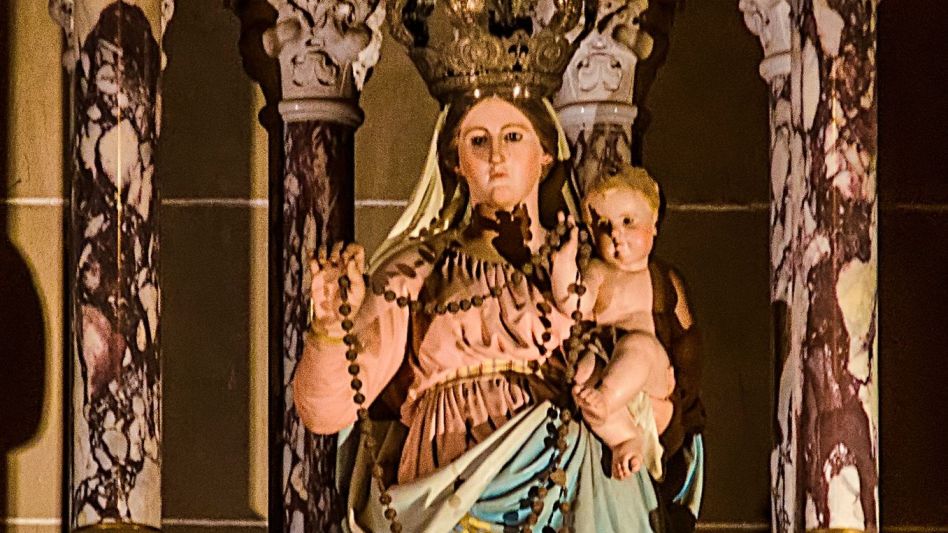  En la actual Catedral, inaugurada parcialmente el 7 de octubre de 1906, en la parte superior del antiguo Altar Mayor se entronizó la imagen de Nuestra Señora del Rosario.