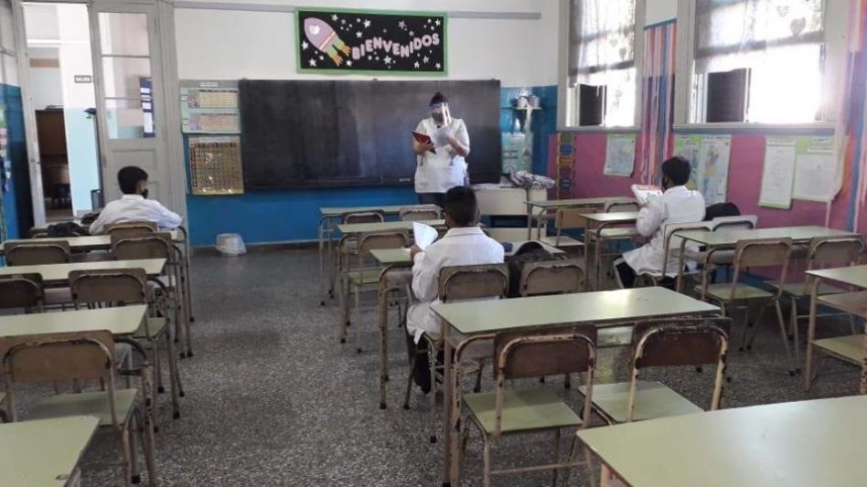 Escuelas bonaerenses: ¿quiénes pasan de grado en diciembre y cómo se recuperan contenidos?