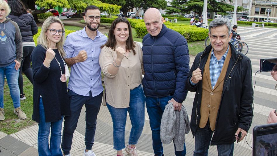 Los candidatos a diputados nacionales por Buenos Aires del frente Avanza Libertad José Luís Espert y Carolina Píparo visitaron ayer esta ciudad. FOTOS NACHO CORREA