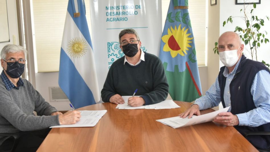 Acuerdo entre la Provincia y la UNLP para construir viviendas de madera panelizada