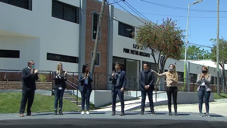 Kicillof aseguró que "después de la vacuna, viene el tiempo de la reconstrucción"