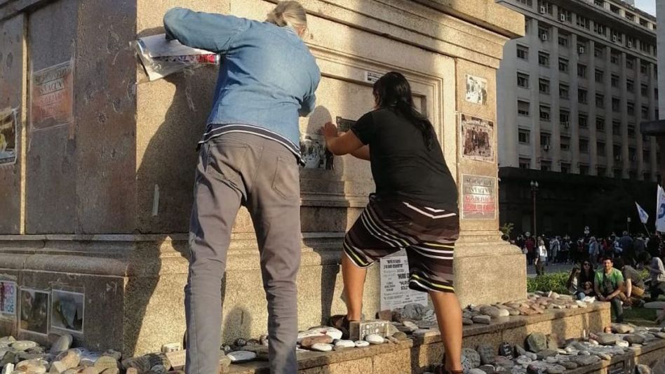 Tras las críticas, el Gobierno se despega y repudia quita de carteles en memorial a víctimas de Covid-19