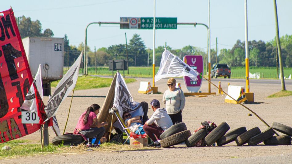 La Agrupación 1° de Octubre comenzó ayer con una protesta de características regionales, cuyo epicentro se encuentra en esta ciudad, precisamente en el cruce de rutas 3 y 226. FOTOS NACHO CORREA