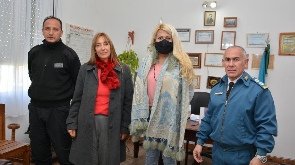 El secretario de Coordinación del Complejo Penitenciario Centro Zona Sur, Abel Ramírez, la Dra. Adriana Bianco, Brisa Godoy Casanova y el Jefe de Complejo, Darío Germán Castagnino. PRENSA SPB