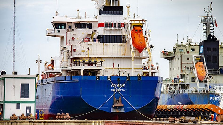 Un marino mató en un presunto brote psicótico al capitán y al primer oficial de un buque petrolero