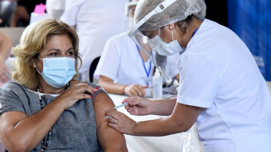 Terceras dosis para inmunocomprometidos y mayores de 50 vacunados con Sinopharm