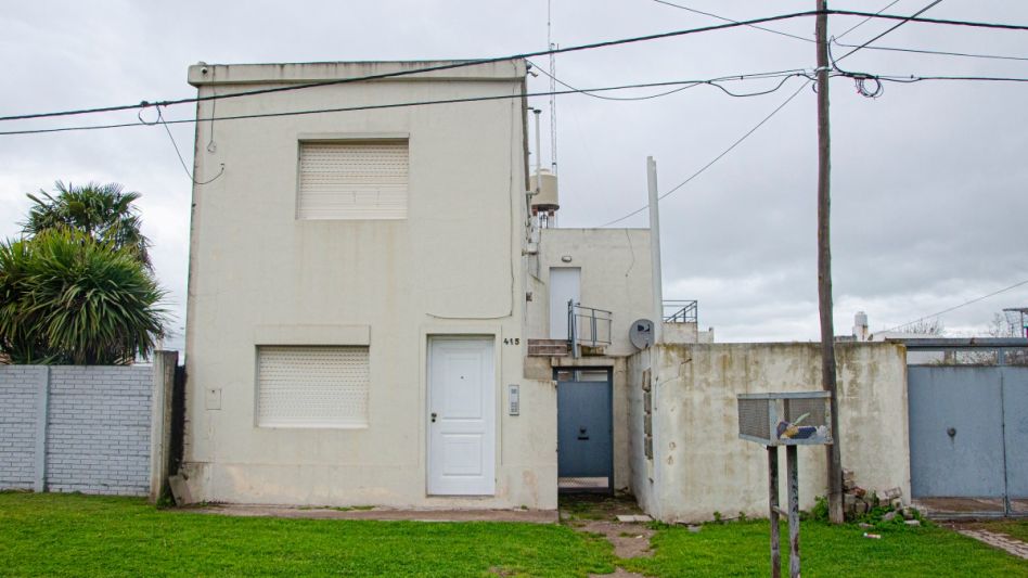 Un inmueble situado sobre la calle Laprida. En uno de los departamentos de la planta alta de esa propiedad, se había producido este asesinato, en la noche del pasado sábado 25 de septiembre. NACHO COR