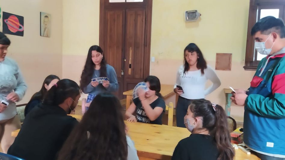 ¿Debemos explicarles que la tarea del Estado no se agota en proveer alimentos o becas?