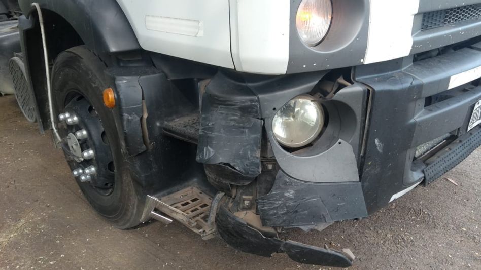 Chocaron un auto y un camión