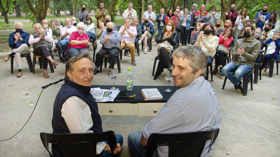 "Crónicas a Destiempo":   memorias de periodismo 