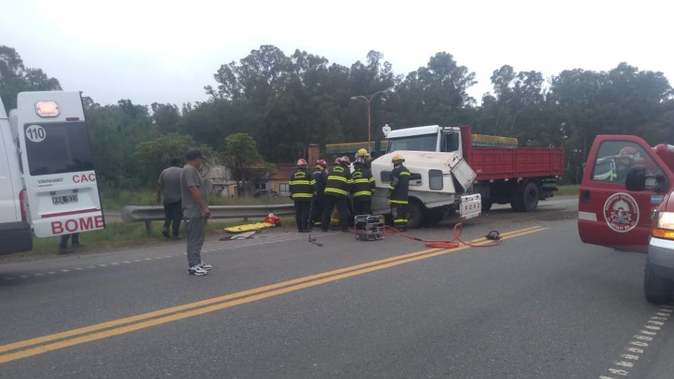   Choque entre un camión y una camioneta: identificaron a los heridos
