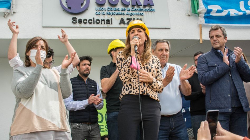 Massa y Tolosa Paz participaron en las primeras horas de la tarde del viernes de un acto en la puerta de la sede que en esta ciudad tiene la UOCRA.  FRENTE DE TODOS