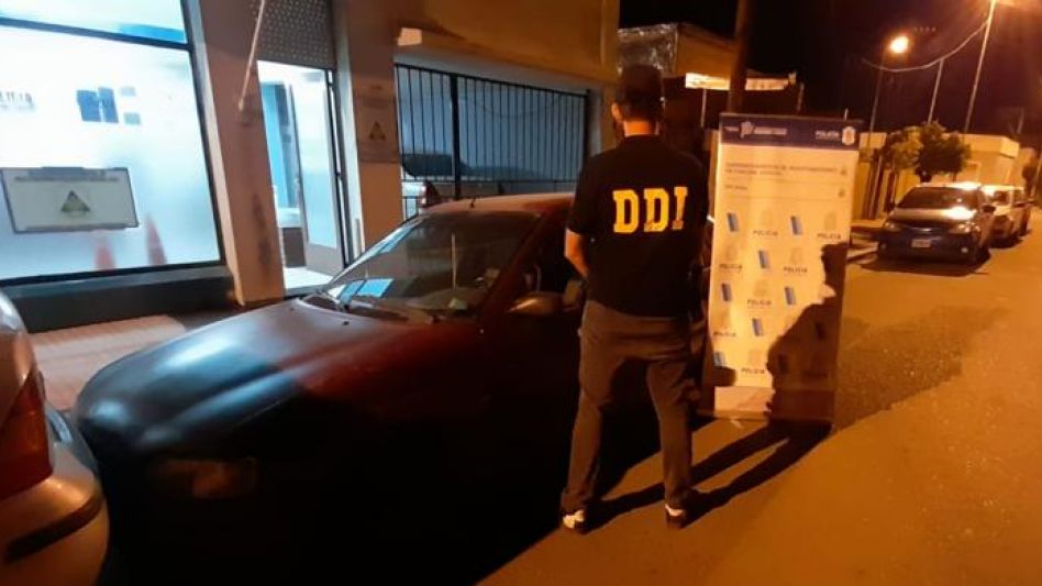 Un Ford Escort. El auto del supuesto entregador de esta entradera fue incautado ayer.  DDI AZUL/PBA