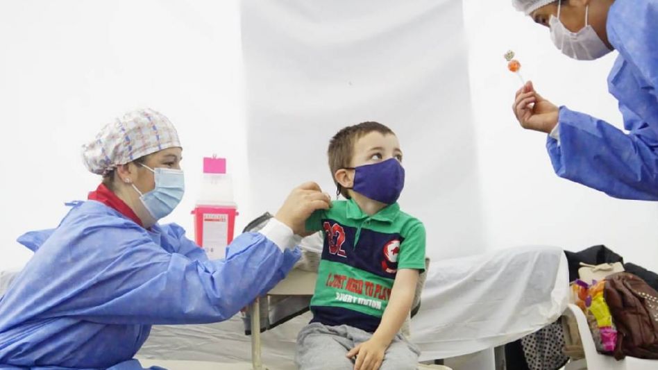 Provincia: se vacunaron más de 2 millones de chicos pero "todavía falta" y lanzan campaña