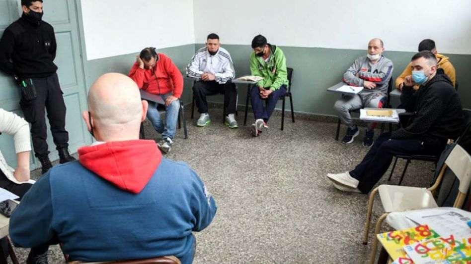  Están presos y enseñan a sus compañeros a leer y escribir: historias de alfabetización intramuros