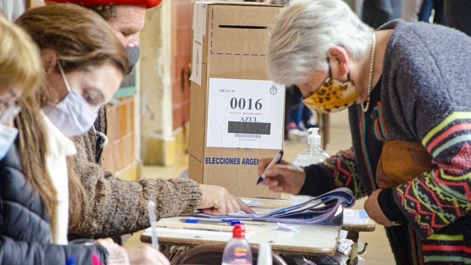       PIE DE FOTO 2: En las PASO a nivel nacional votó el 67% de los ciudadanos habilitados en el padrón para poder hacerlo. Para hoy se espera una mayor concurrencia de votantes. N. Correa