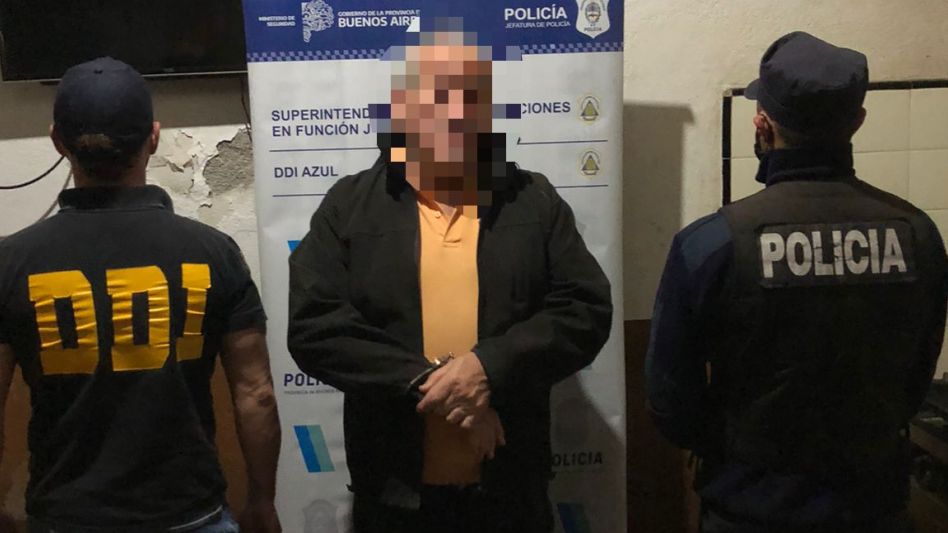 El hombre que es considerado el presunto ?entregador o marcador? de estos tres ilícitos había sido detenido el pasado jueves en la casa de Azul donde vive.  DDI AZUL/PBA
