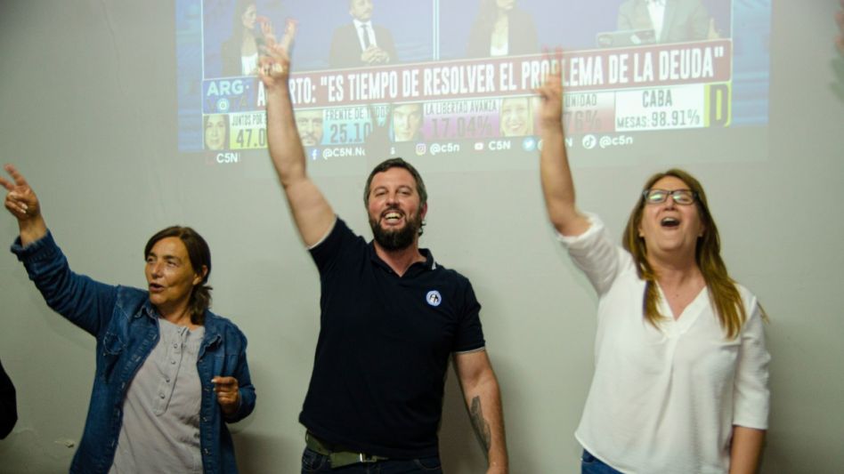 Inés Laurini, que renueva su mandato, Juan Cacace y Laura Aloisi son los tres concejales electos por el Frente de Todos. FOTO: ADRIÁN GELOSI 
